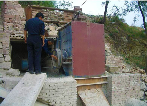 7 hammer crusher work site.jpg